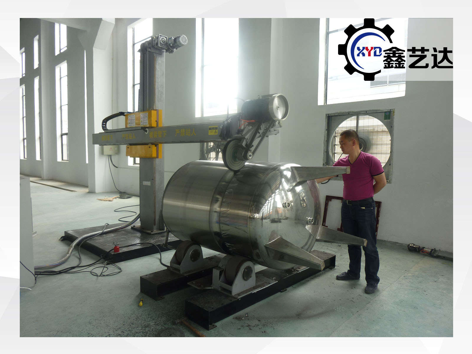 罐體環(huán)向羊毛輪外拋光